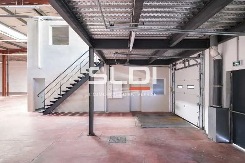 Office in Corbas for lease - Interior Photo - Image 2 of 16