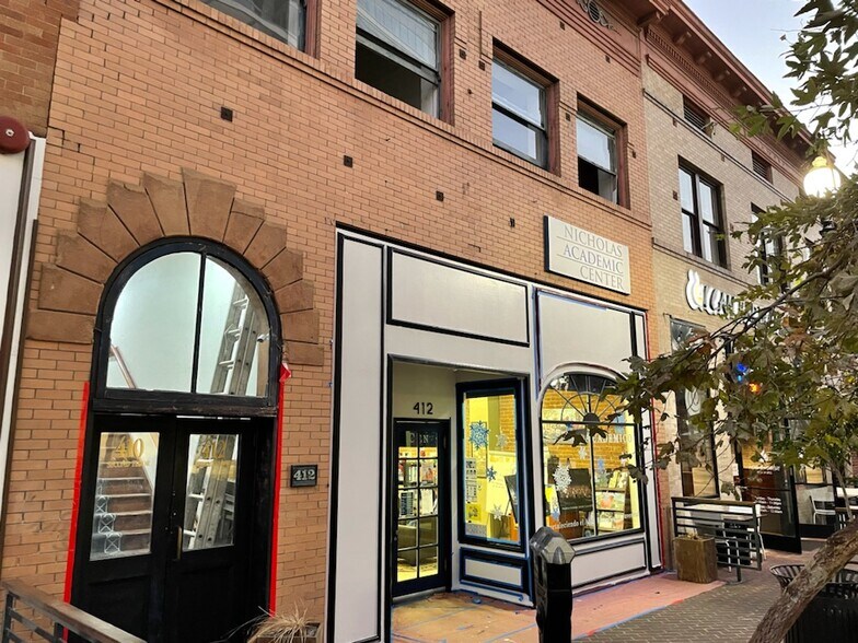 412 W 4th St, Santa Ana, CA à louer - Photo du bâtiment - Image 3 de 17