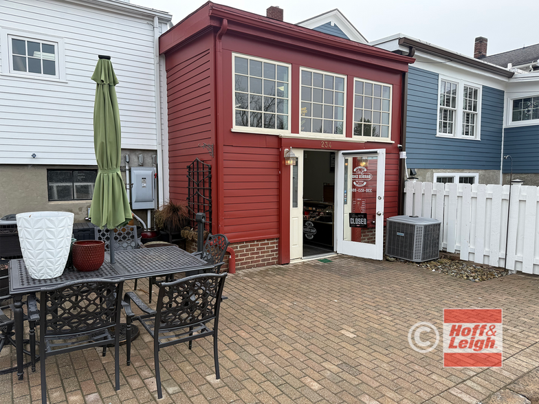 234 N Main St, Hudson, OH à louer - Photo du bâtiment - Image 2 de 6