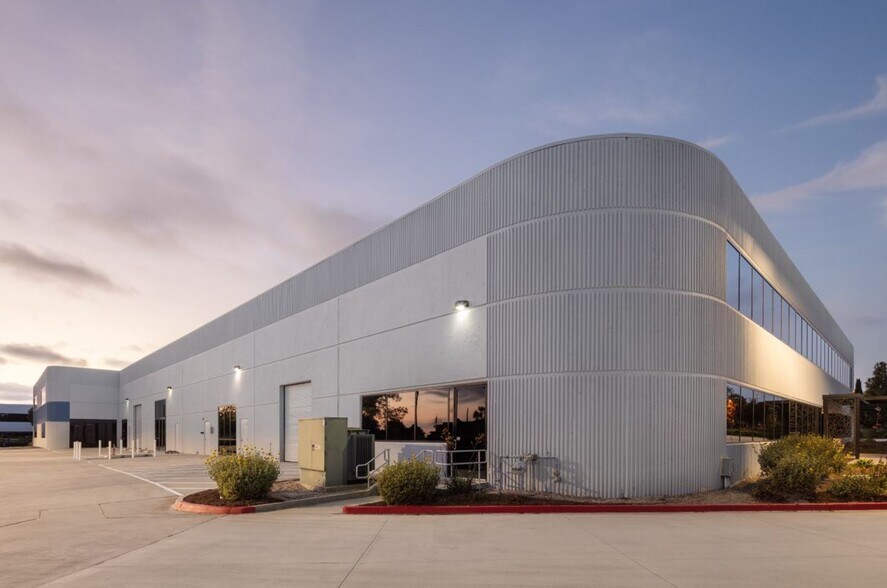 5931 Priestly Dr, Carlsbad, CA à vendre - Photo du bâtiment - Image 3 de 7