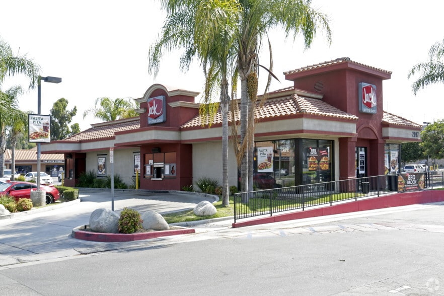 2001-2099 E Orangethorpe Ave, Placentia, CA for lease - Primary Photo - Image 2 of 24