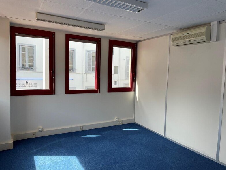 43 Rue De La Cité, Lyon for lease - Interior Photo - Image 3 of 4