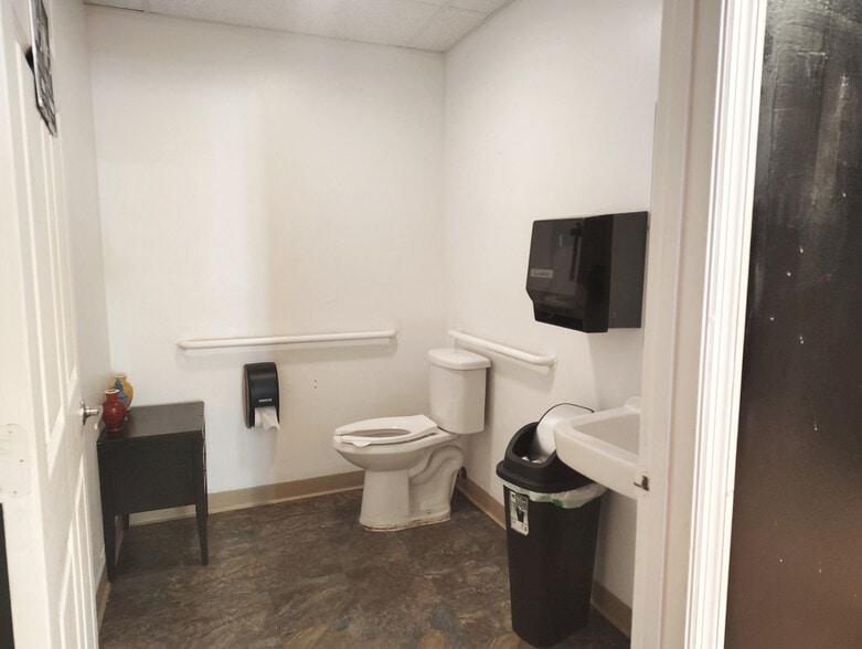 600 6th Ave, Vero Beach, FL for lease - Building Photo - Image 3 of 11