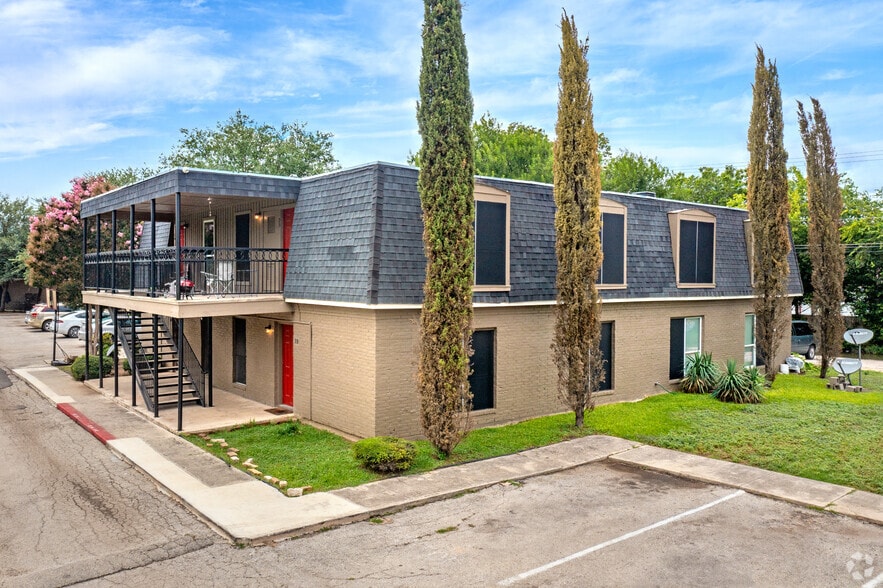 1004 Allena Dr, San Antonio, TX à vendre - Photo principale - Image 1 de 19