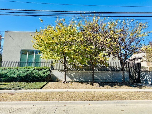 7015 Twin Hills Ave, Dallas, TX à louer - Photo principale - Image 1 de 9