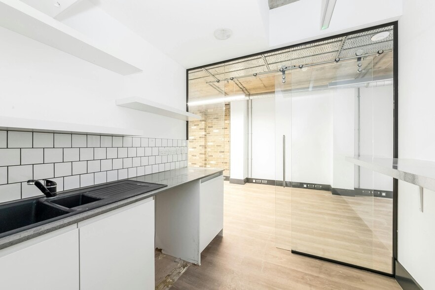 6 Princes St, London for lease - Building Photo - Image 3 of 23