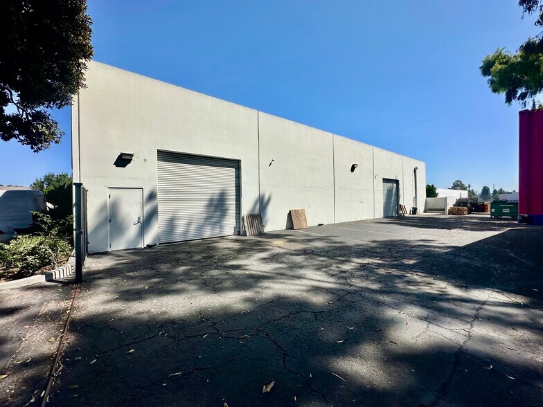 13854 Bentley Pl, Cerritos, CA à louer - Photo du bâtiment - Image 3 de 9