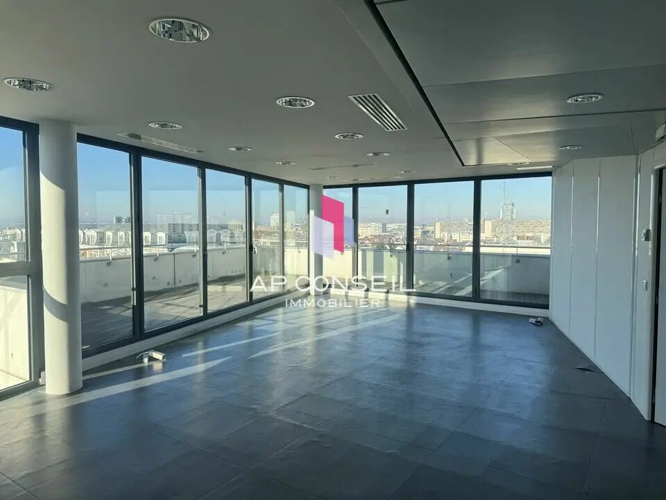 Office in Rueil-Malmaison for lease Interior Photo- Image 1 of 10