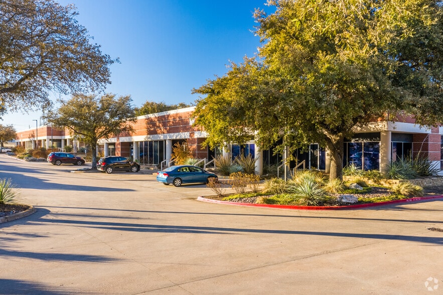 8200 Cameron Rd, Austin, TX for lease - Building Photo - Image 2 of 8