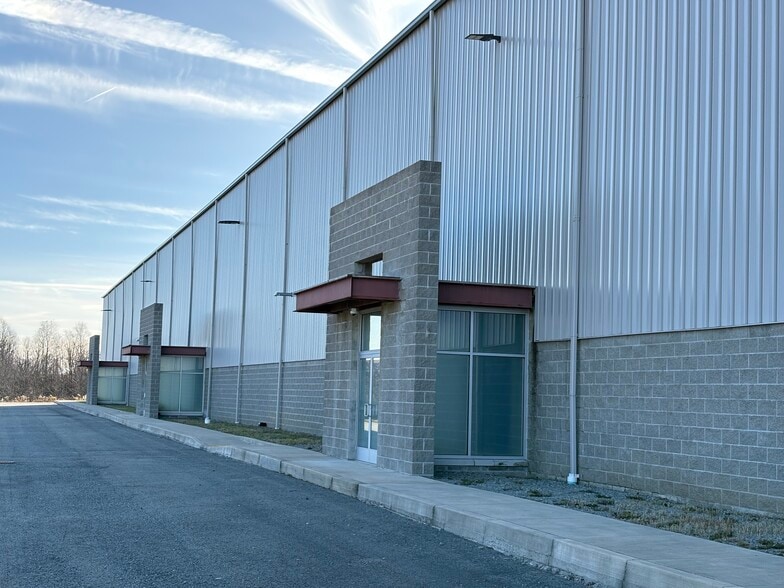 751 Mountain View Dr, Smithfield, PA for lease - Building Photo - Image 3 of 15