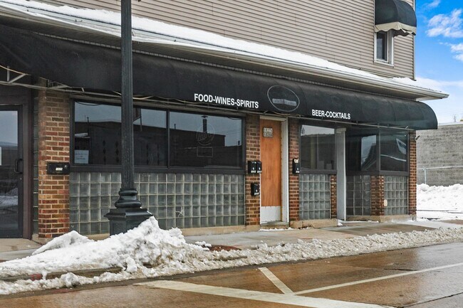 Plus de détails pour 1027 S Main St, Oshkosh, WI - Commerce de détail à vendre