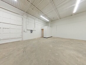 2463 S Riverside Dr, Fort Worth, TX for lease Interior Photo- Image 2 of 6
