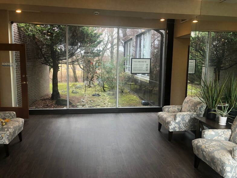 1425 Broad St, Clifton, NJ for lease - Lobby - Image 2 of 7