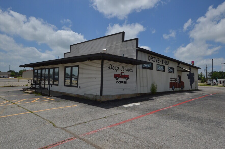 215 Shannon Rd E, Sulphur Springs, TX à vendre - Photo du bâtiment - Image 2 de 12