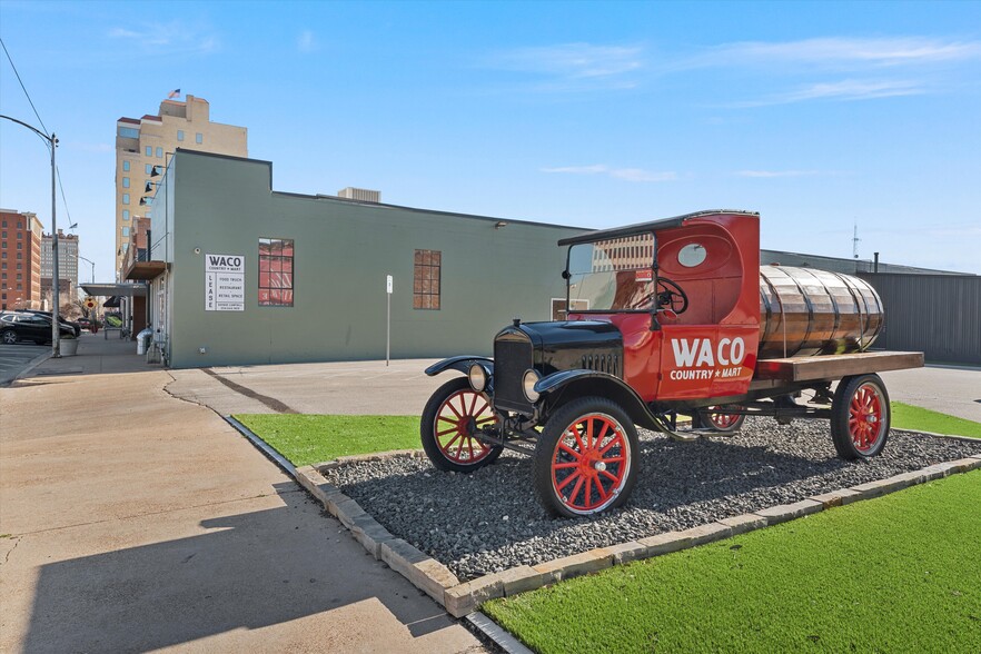 928-1002 Austin Ave, Waco, TX à louer - Photo du bâtiment - Image 2 de 7