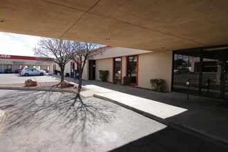 6955 N Mesa St, El Paso, TX à louer Photo du bâtiment- Image 2 de 4
