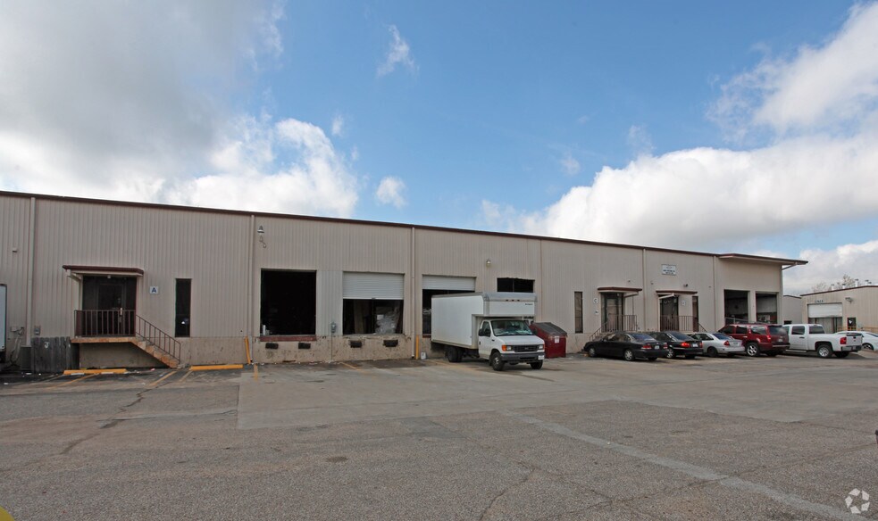 12826 Hempstead Rd, Houston, TX à louer - Photo du bâtiment - Image 2 de 2