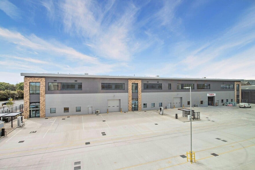 Willoughby Ln, London for lease - Building Photo - Image 2 of 10