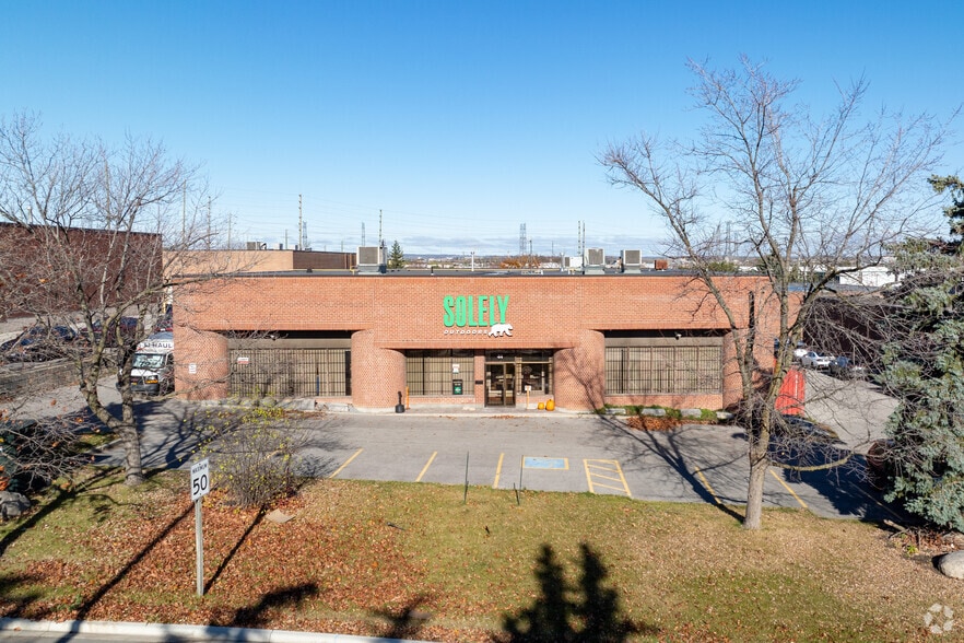 44 Riviera Dr, Markham, ON for sale - Primary Photo - Image 1 of 4
