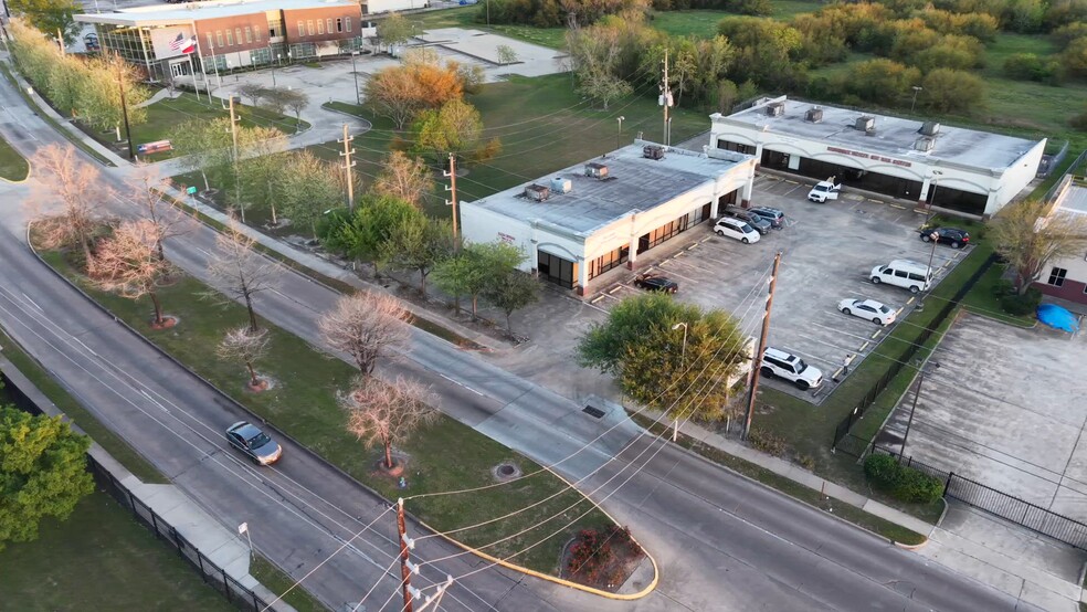 8885 W Bellfort Ave, Houston, TX for lease - Commercial Listing Video - Image 3 of 6