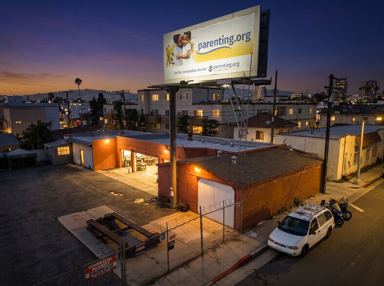 959 Gower St, Los Angeles, CA à louer - Photo du bâtiment - Image 3 de 32