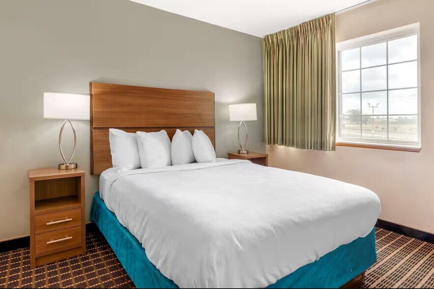 1275 Associates Dr, Dubuque, IA à vendre - Photo du bâtiment - Image 2 de 2