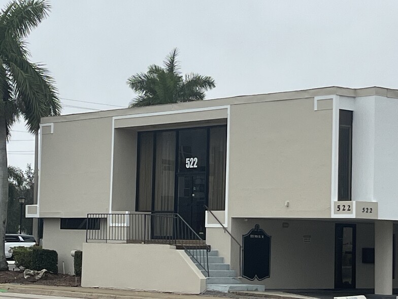 522 9th St W, Bradenton, FL for lease - Building Photo - Image 1 of 4