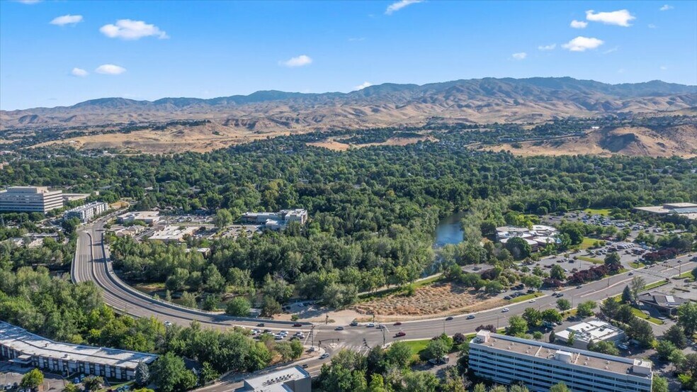 444 W Parkcenter Blvd, Boise, ID à vendre - Photo du bâtiment - Image 3 de 15