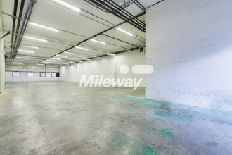 17 Rue Du Petit Albi, Cergy for lease Interior Photo- Image 2 of 6