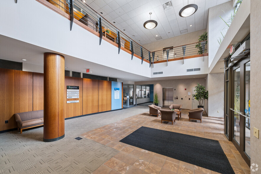 N19W23993 Ridgeview Pky, Waukesha, WI for sale - Lobby - Image 3 of 28