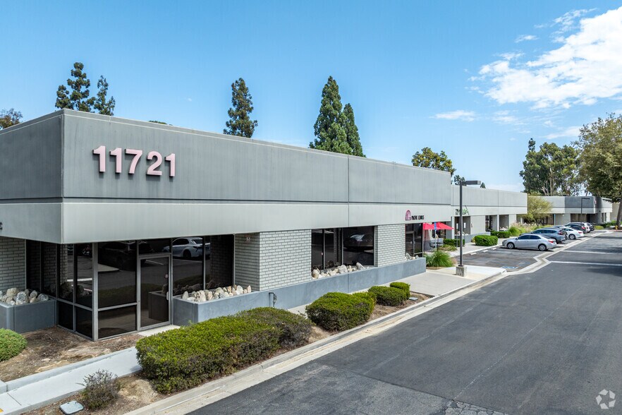 11721 Telegraph Rd, Santa Fe Springs, CA à vendre - Photo du bâtiment - Image 2 de 5