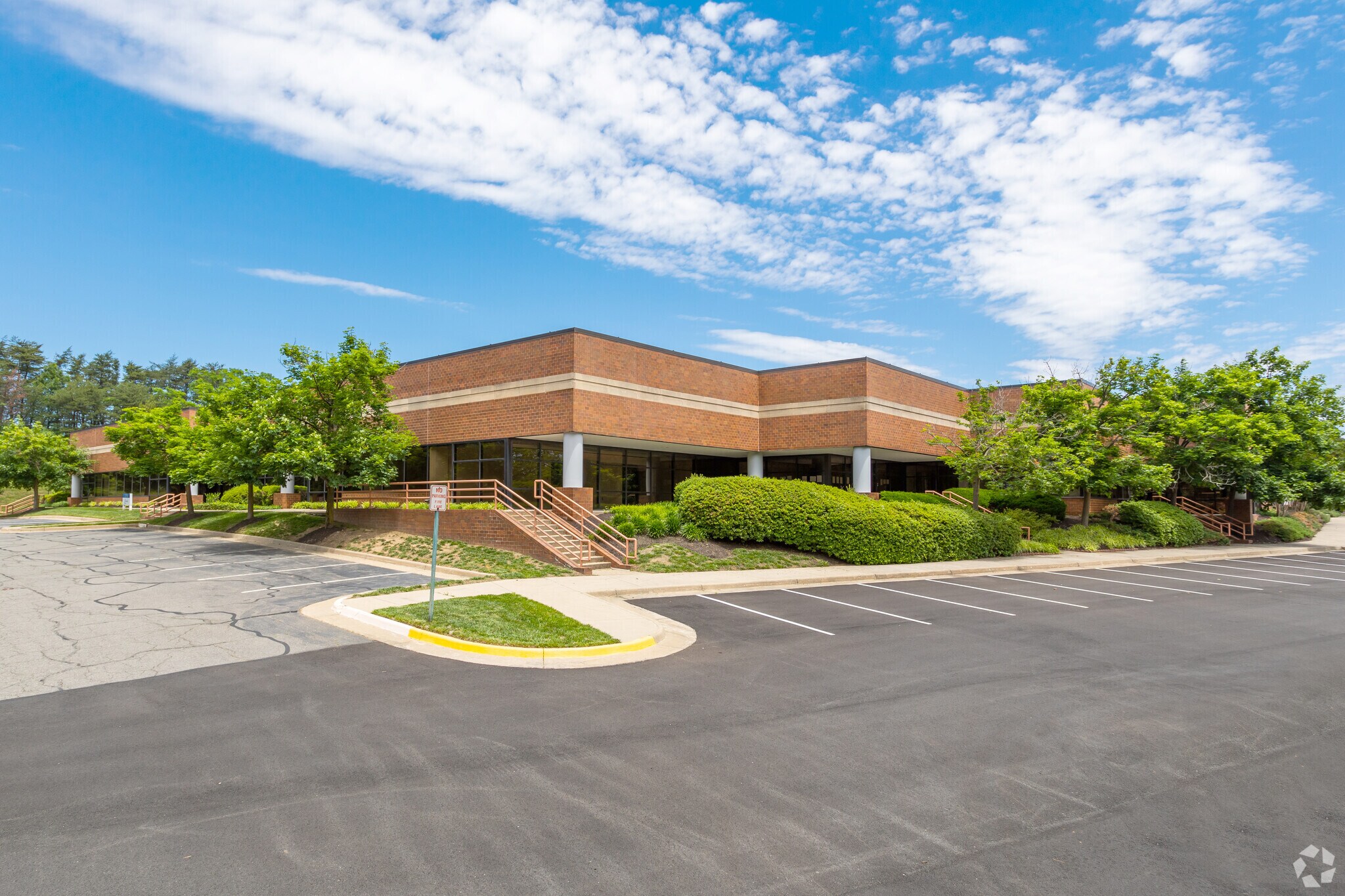 6700 Springfield Center Dr, Springfield, VA à louer Photo principale- Image 1 de 8