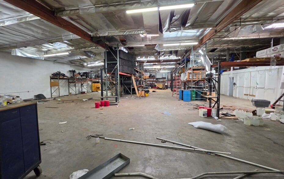 8942 Lankershim Blvd, Sun Valley, CA for lease - Building Photo - Image 2 of 5