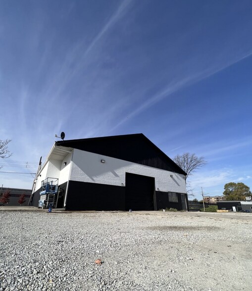 220 S Larch St, Lansing, MI à louer - Photo du bâtiment - Image 3 de 5