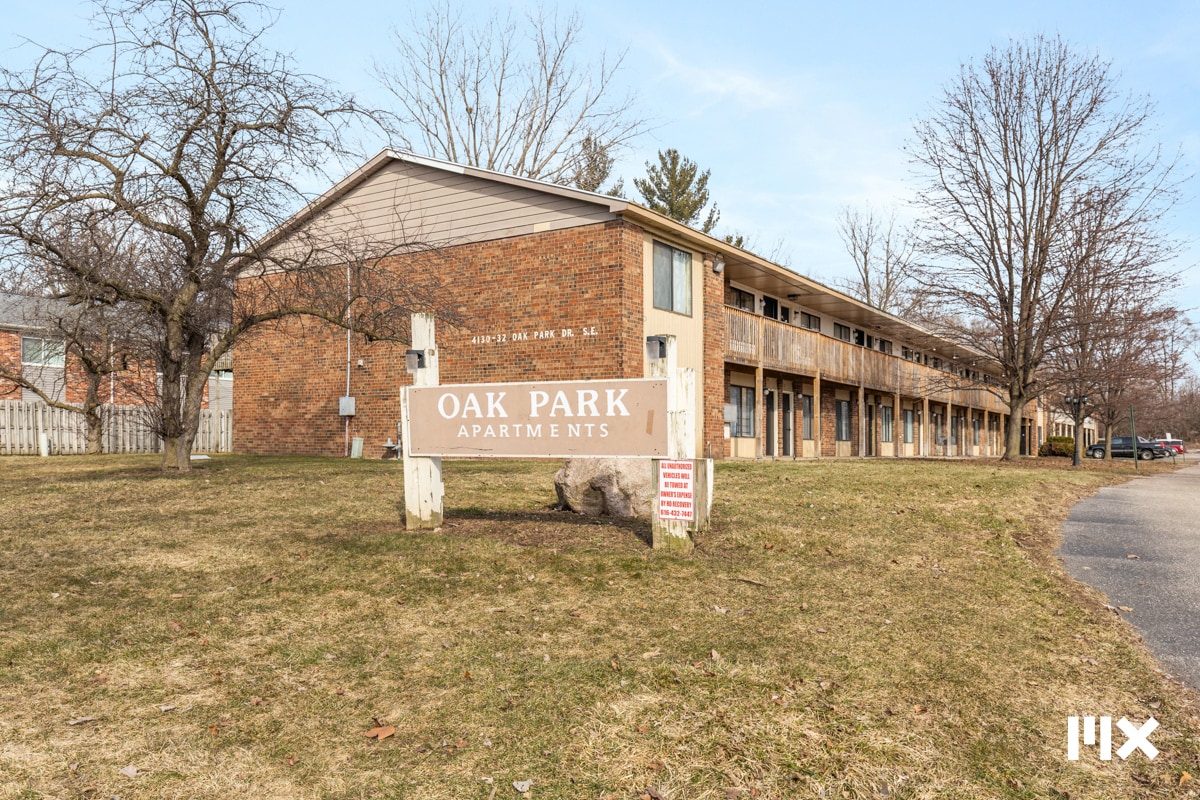 4130 Oak Park Dr SE, Grand Rapids, MI for sale Primary Photo- Image 1 of 14