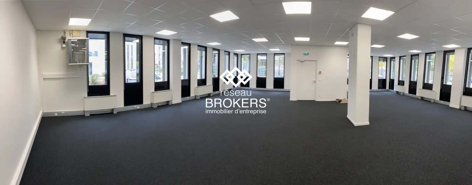 Office in Grenoble for sale Interior Photo- Image 1 of 4