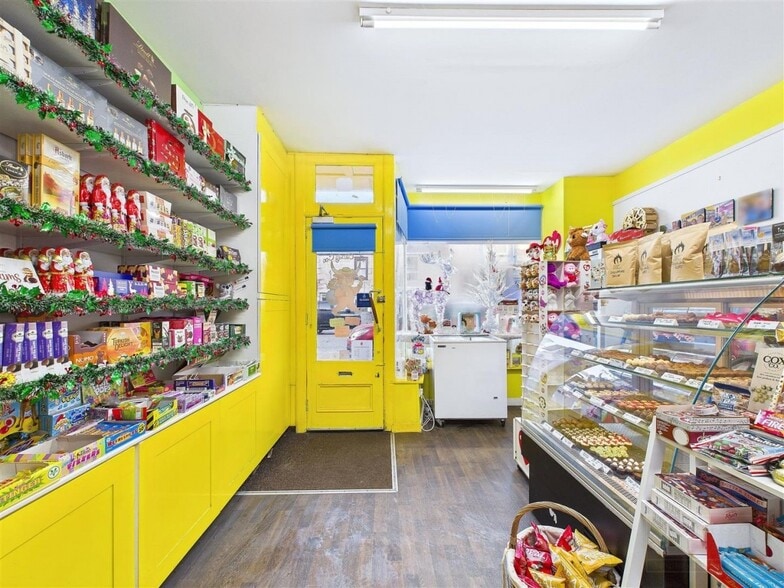 32 High St, Grantown On Spey for sale - Interior Photo - Image 3 of 4