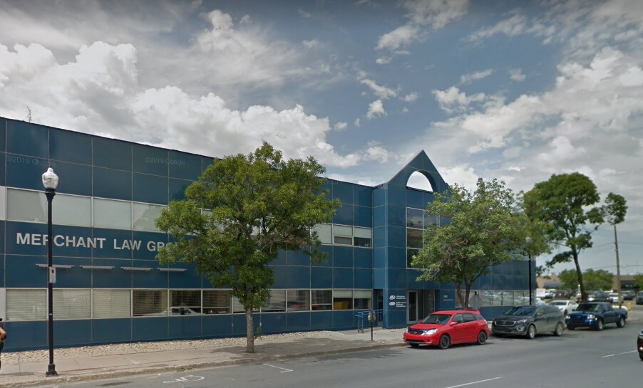 2401 Saskatchewan Dr, Regina, SK à louer Photo du bâtiment- Image 1 de 4