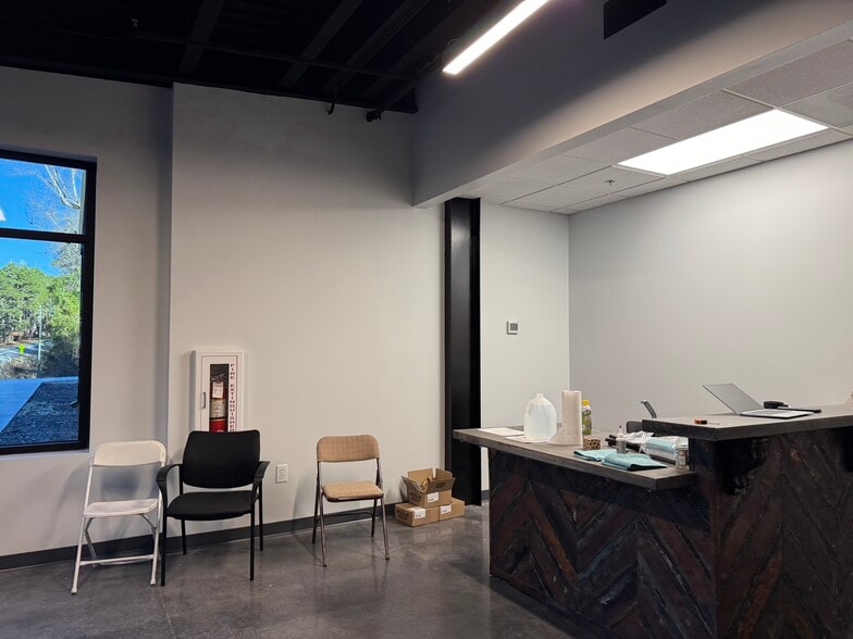 501 Waterworks Dr, Southern Pines, NC for lease - Interior Photo - Image 3 of 7