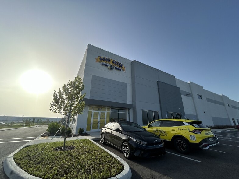 6195 Tri County Commerce Way, Fort Myers, FL for lease - Building Photo - Image 2 of 3