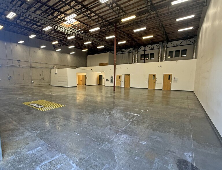 15853 Monte St, Sylmar, CA à vendre - Photo du bâtiment - Image 3 de 10