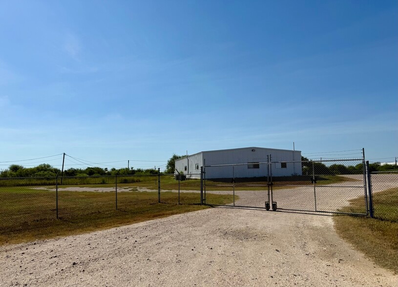 906 Lincoln Ave, Robstown, TX for sale - Primary Photo - Image 1 of 9