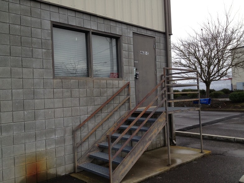4621 Grumman Dr, Medford, OR for lease - Building Photo - Image 2 of 7