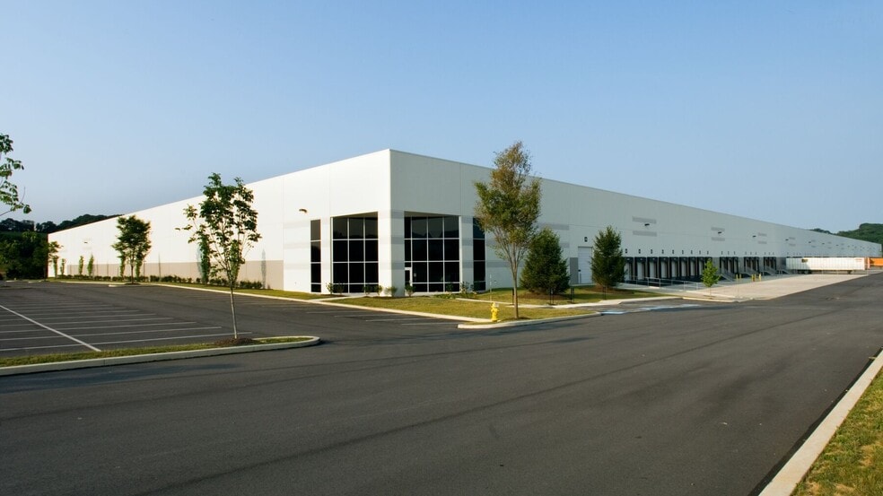 860 Nestle Way, Breinigsville, PA for lease - Building Photo - Image 2 of 5