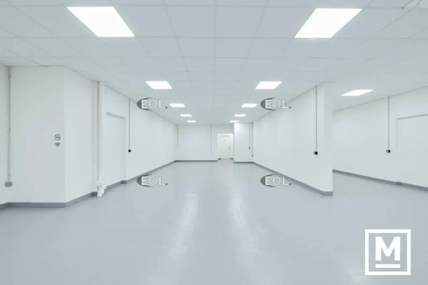 Industrial in Montreuil for lease - Interior Photo - Image 2 of 65