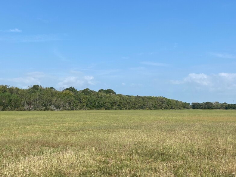 19.376 Acres off Walden @ IH 10, Beaumont, TX for sale - Primary Photo - Image 1 of 8