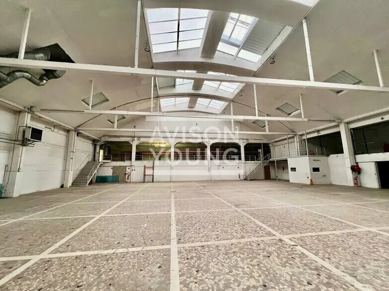 Flex dans La Courneuve à louer - Photo du bâtiment - Image 3 de 14
