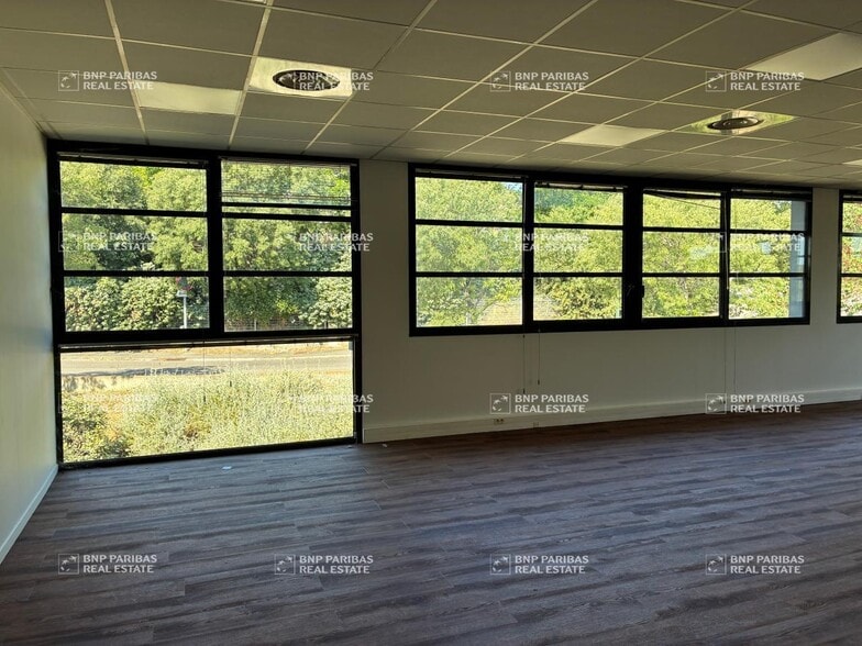 Office in Aix-en-Provence for lease - Building Photo - Image 3 of 14