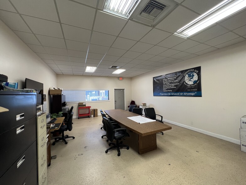 6461 Garden Rd, Riviera Beach, FL for lease - Building Photo - Image 3 of 19