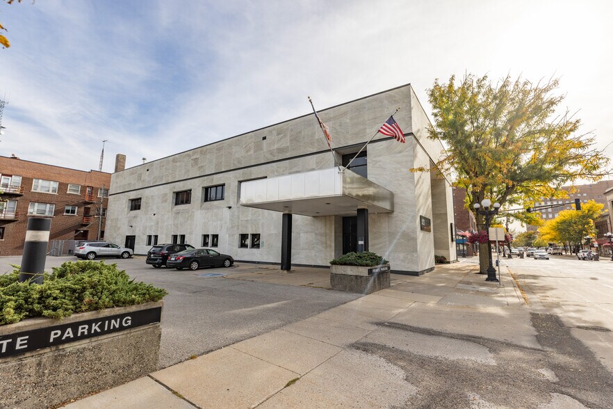 402-404 E 4th St, Waterloo, IA à vendre - Photo du bâtiment - Image 2 de 20